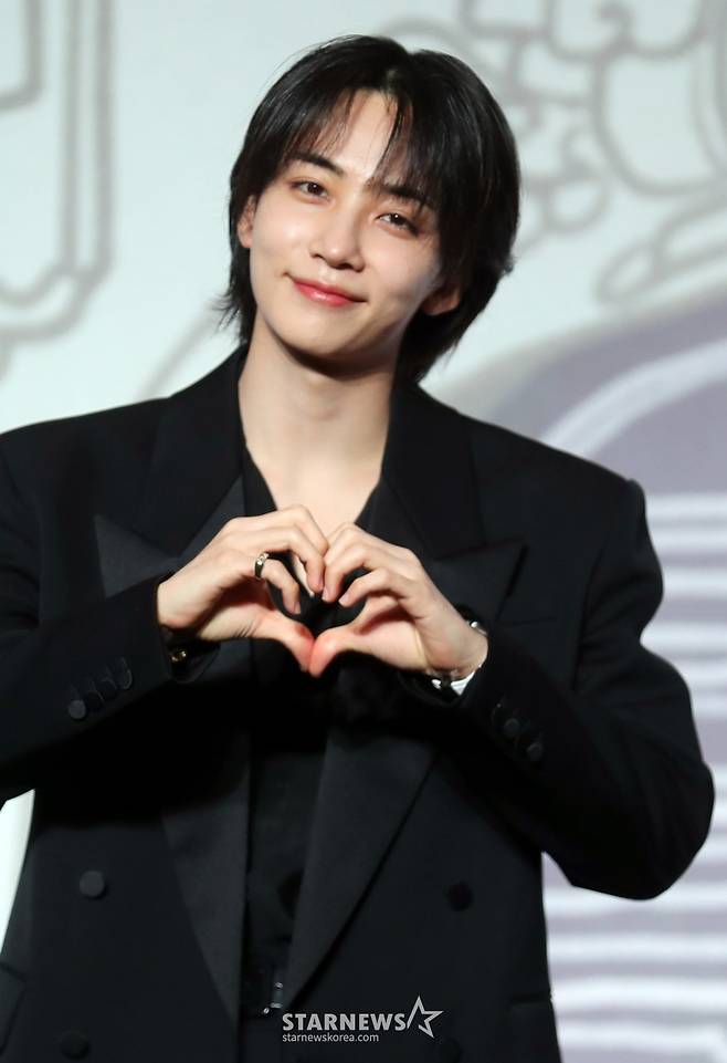 그룹 세븐틴(Seventeen) 정한이29일 오후 서울 여의도 콘래드호텔 그랜드 볼룸에서 베스트 앨범 '17 IS RIGHT HERE' 발매 기념 글로벌 기자간담회를 열고 포즈를 취하고 있다. 이번 베스트 앨범 '17 IS RIGHT HERE'은 9년의 발자취를 담는 동시에 지난 시간을 기념하며 우리만의 공간에서 영원히 함께할 것임을 약속하는 앨범으로 총 33개의 트랙으로 한국 앨범 타이틀 20곡과 일본 앨범 타이틀 8곡, '아낀다', 타이틀 곡 'MAESTRO& /사진=임성균