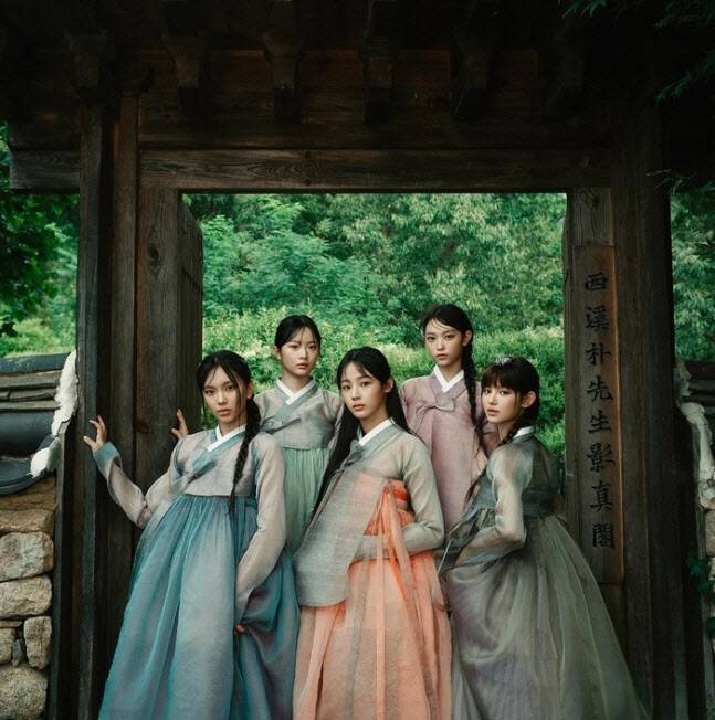 (사진=뉴진스 SNS)