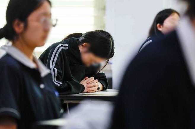 서울 영등포구 여의도여고에서 열린 '2025학년도 대학수학능력시험 9월 모의평가'에 앞서 수험생들이 시험 시작을 기다리고 있다. /뉴스1