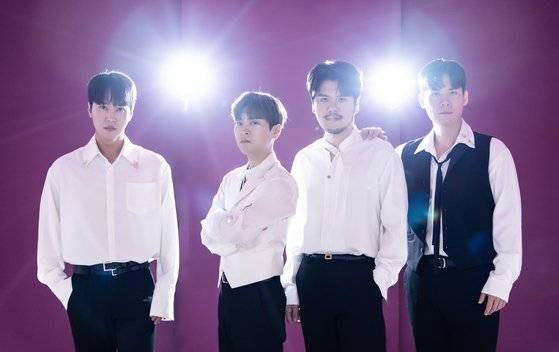 다음 달 첫 미국투어 공연에 나서는 크로스오버 그룹 라포엠은 "생명력 있는 장르인 크로스오버를 대중들에게 적극적으로 알리고 싶다"고 말했다. 사진 권혁재 사진전문기자