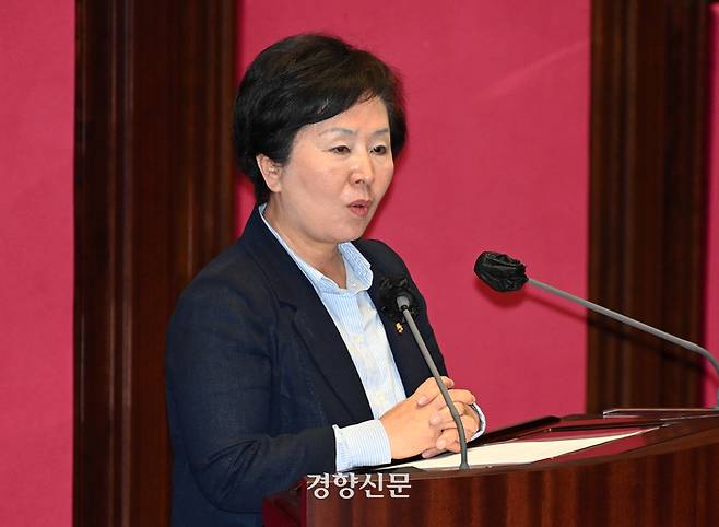 김영선 당시 국민의힘 의원이 2022년 7월4일 국회 본회의장에서 발언하고 있다. 국회사진기자단
