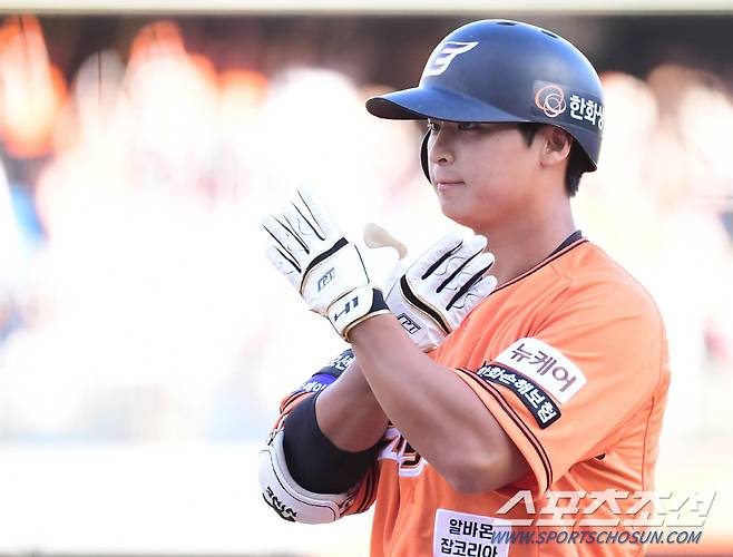 22일 대전 한화생명이글스파크에서 열린 한화와 롯데의 경기. 8회 2사 만루. 2타점 적시타를 날린 한화 최인호. 대전=송정헌 기자songs@sportschosun.com/2024.09.22/
