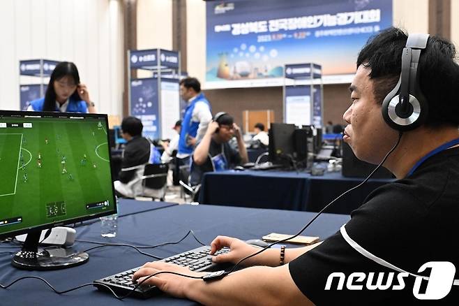 제40회 전국장애인기능경기대회에서 e-스포츠에 참가한 선수가 경기에 집중하고 있다. (전국장애인기능경기대회 조직위 제공) 2023.9.21/뉴스1