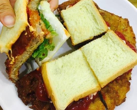 경북 칠곡 경양식 전문점 한미식당의 대표 메뉴 ‘치즈시내소’. 한미식당 인스타그램