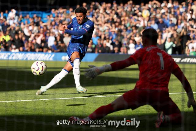 산초가 브라이턴전서 슛을 날리고 있다./게티이미지코리아