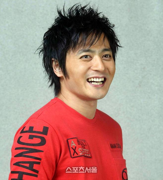 지난 2004년 1월 28일, 영화 ‘태극기 휘날리며’ 주연 장동건이 스포츠서울과 인터뷰를 갖고 있다. 사진 | 스포츠서울DB