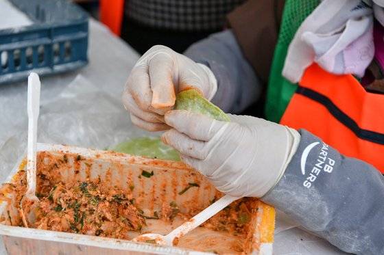 원주 만두축제에서는 직접 만두를 빚어보는 체험도 할 수 있다. 사진 원주시