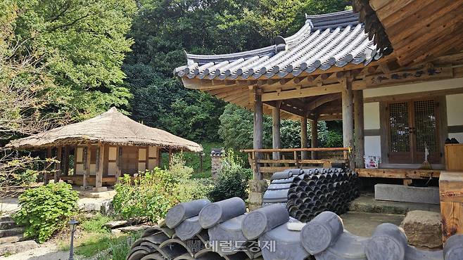 일지암 옆 자우홍련사