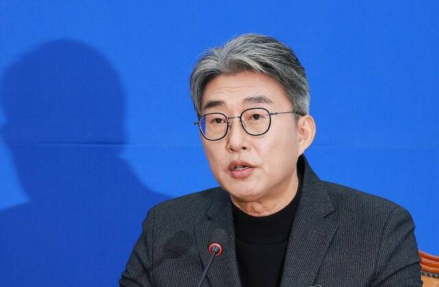 명태균씨가 국민의힘 책임당원 57만 명 정보를 유찰했다는 의혹을 제기한 더불어민주당 노종면 의원. 연합뉴스