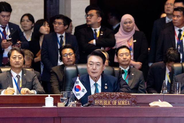 윤석열 대통령이 10일(현지시간) 라오스 비엔티안 국립컨벤션센터에서 열린 아세안+3(한중일) 정상회의에서 발언하고 있다. 대통령실 제공
