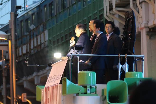 (도쿄=연합뉴스) 박상현 특파원 = 19일 오후 일본 도쿄 아키하바라역 근처에서 열린 집권 자민당 총재 선거 연설회에서 이시바 전 간사장이 발언하고 있다. 2024.9.19
psh59@yna.co.kr