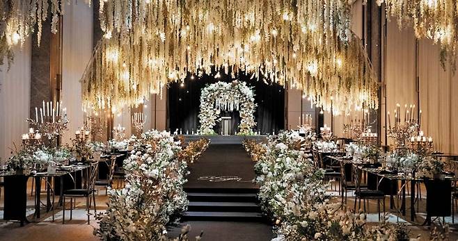 서울 송파구 롯데월드타워 76층에 있는 시그니엘 서울 결혼식장 내부 모습. /시그니엘 서울 홈페이지