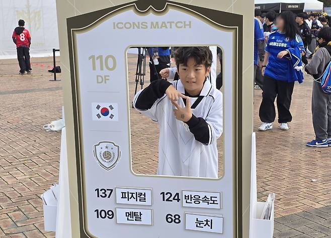 - 아빠 피셜 눈치가 없다는 귀여운 꼬마 관람객