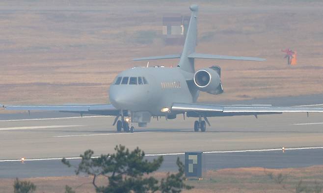 한국 공군 백두 전자정찰기가 활주로에서 이동하고 있다. 세계일보 자료사진