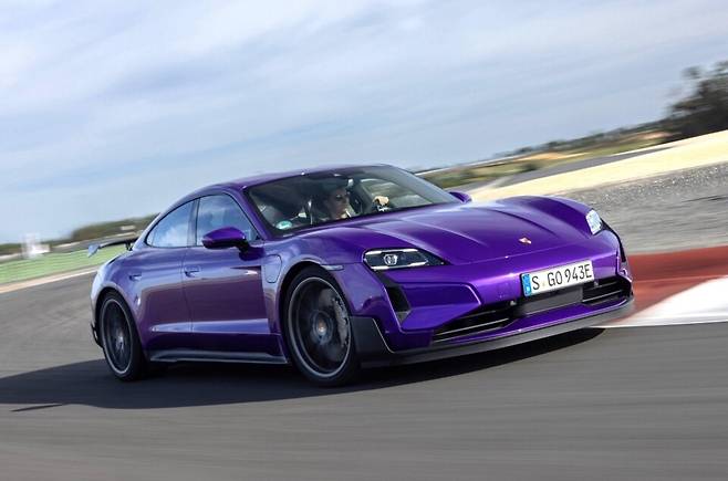 사진 : 포르쉐 타이칸 터보 GT 바이작 패키지