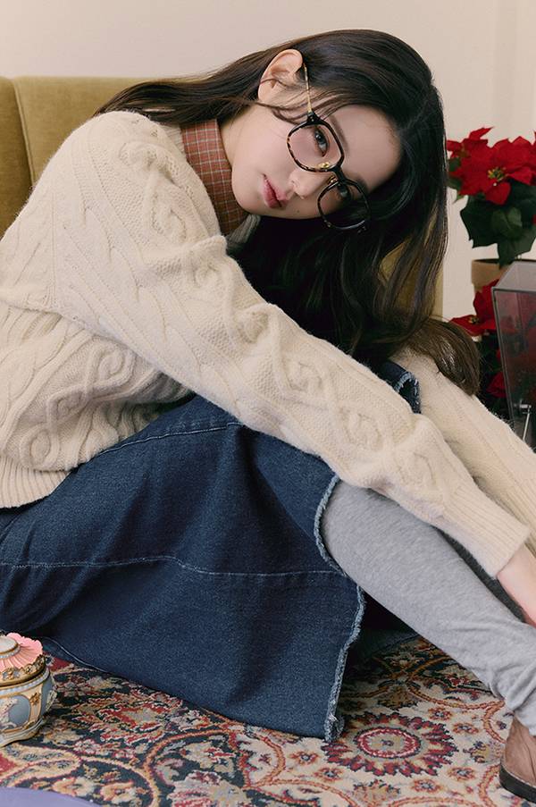 장원영, 안경 쓴 '女神'