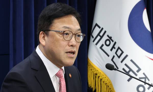 금융위원회 김병환 위원장이 30일 서울 종로구 정부서울청사에서 열린 기자간담회에서 발언하고 있다. 연합뉴스