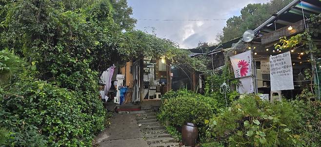 전북 전주시 덕진구 유비빔씨 부부가 20년 넘게 운영해온 식당 '비빔소리'. 김준희 기자