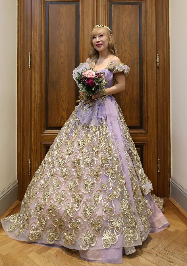 소프라노 조수미가 31일(현지시간) 오스트리아 빈 뮤지크페라인 황금홀에서 열린 세계한인경제인대회 공연을 마치고 한국경제신문과 인터뷰하고 있다. 빈=최혁 기자