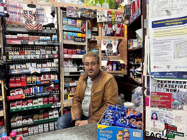 지난 7월 22일 샌프란시스코 텐더로인의 가게에서 만난 점주 알리 마나(48)씨. 이라크 출신 이민자인 그는 이번 선거에 트럼프를 찍겠다고 했다./오로라 특파원