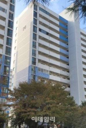 경기 의정부시 장암동 5 주공 213동 8층. (사진=법원)