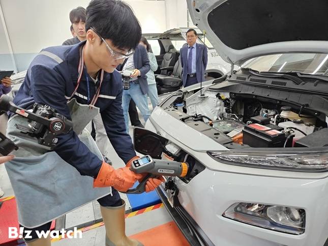 전기차 배터리를 정밀 점검할 수 있는 카디스(KADIS) 시연 모습/사진=채신화 기자