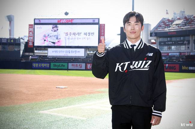 KT 위즈맨이 된 허경민 / KT 위즈 제공