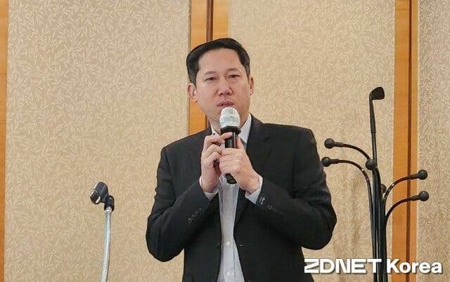 진일정 블랙야크아이앤씨 상무가 12일 서울 여의도에서 열린 기자간담회에서 발표하고 있다.