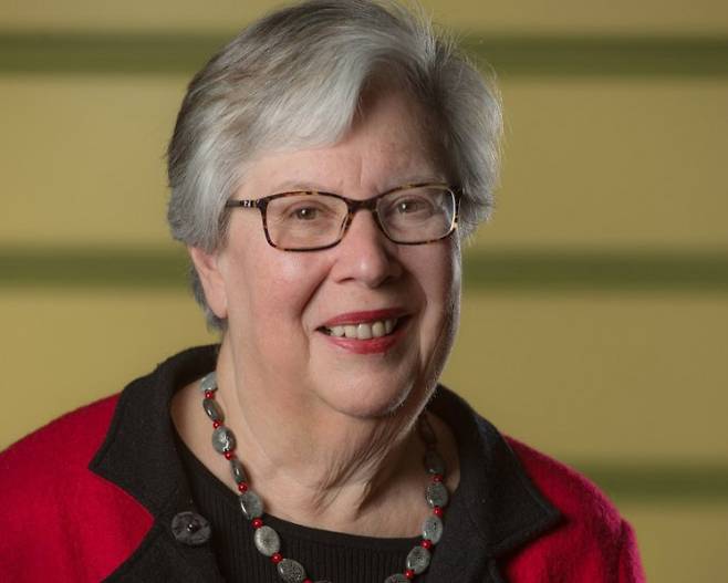 미국 럿거스대의 결정학자 헬렌 버먼은 1971년 문을 연 단백질정보은행(PDB)의 공동설립자로 1999년부터 15년 동안 소장으로 있으면서 오늘날의 PDB를 만드는 데 큰 역할을 했다. 럿거스대 제공