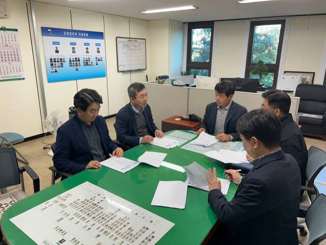 경기도가 지난 12일 서울지방국토관리청을 방문해 ‘제6차 국도·국지도 건설계획(2026~2030)’에 69개 도 건의사업 최대 반영과 구리~포천 민자고속도로 통행료 인하 등을 건의했다. 경기도 제공