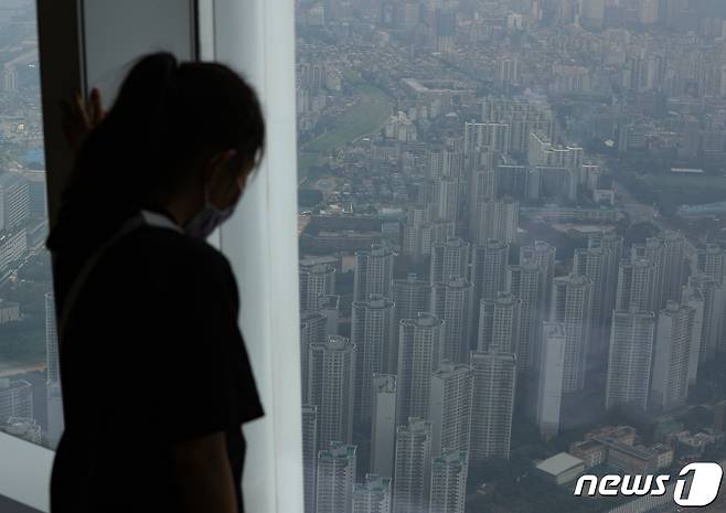 서울 송파구 롯데월드타워 전망대 서울스카이에서 바라본 파크리오 아파트 단지들.(자료사진) 2022.8.3/뉴스1 ⓒ News1 신웅수 기자