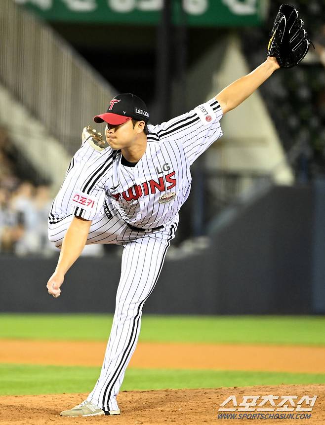 26일 잠실야구장에서 열린 키움과 LG의 경기, LG 백승현이 역투하고 있다.잠실=허상욱 기자 wook@sportschosun.com/2024.09.26/