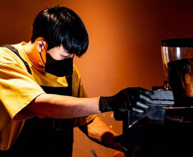 디지털 디자인·아트 업체 디스트릭트와 팝업스토어 ‘문 오버 강릉’ 을 운영 중인 강릉 툇마루 홍보사진. 툇마루 공식계정