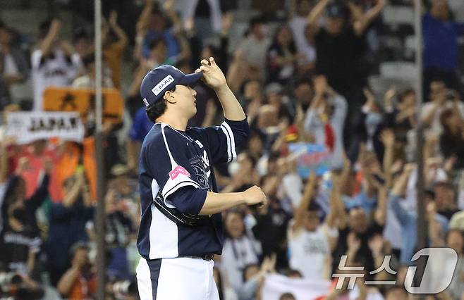 15일(현지시간) 오후 대만 타이베이시 타이베이돔에서 열린 2024 WBSC 프리미어12 B조 예선 대한민국과 일본의 경기, 7회말 일본 공격 1사 1루 상황에서 마운드에 오른 정해영이 일본 모리시타에게 투런 홈런을 허용하고 있다. 2024.11.15/뉴스1 ⓒ News1 장수영 기자