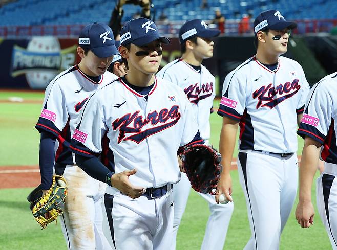 ▲ 한국야구 대표팀이 2024 세계야구소프트볼연맹(WBSC) 프리미어12에서 4강 진출에 실패했다. 2000년 시드니 올림픽 동메달, 2006년 월드베이스볼클래식(WBC) 4강, 2008년 베이징 올림픽 금메달, 2009년 WBC 준우승을 거두며 르네상스를 맞이한 한국야구 대표팀은 2013년, 2017년, 2023년 WBC에서는 1라운드 탈락을, 2020 도쿄 올림픽(2021년 개최)에서는 노메달 수모를 당하며 '야구 강국'의 면모를 이어가지 못했다. ⓒ연합뉴스