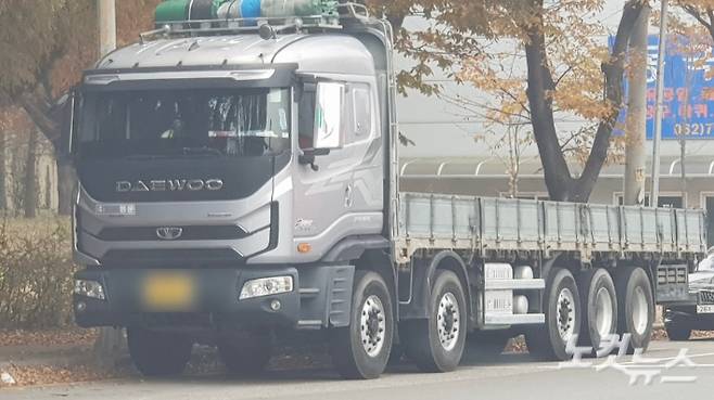 2004년부터 '화물자동차운수사업법' 개정에 따라 증차 불허된 견인용 트랙터, 일명 츄레라(트레일러) 차량. 기사 내용과 무관한 자료 사진. 김수진 기자
