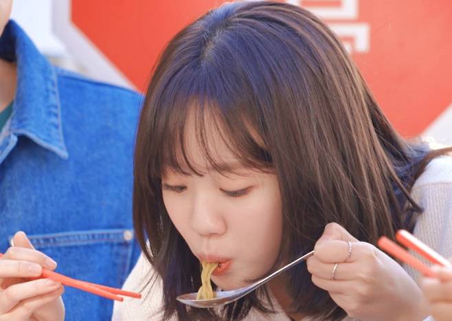 ‘런닝맨’ 지예은 다이어트 중? 먹방 중! SBS