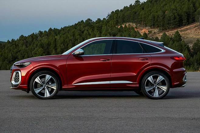 2025 아우디 SQ5 스포츠백 측면