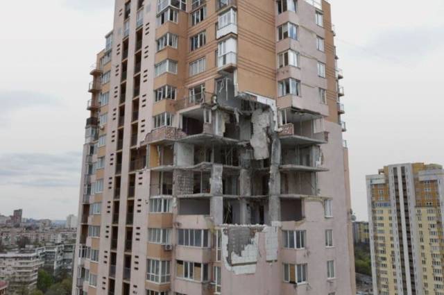 우크라이나 전쟁 관광 상품을 운영하는 여행사 ‘워 투어스 우크라이나’가 홈페이지에 올린 안내용 사진.