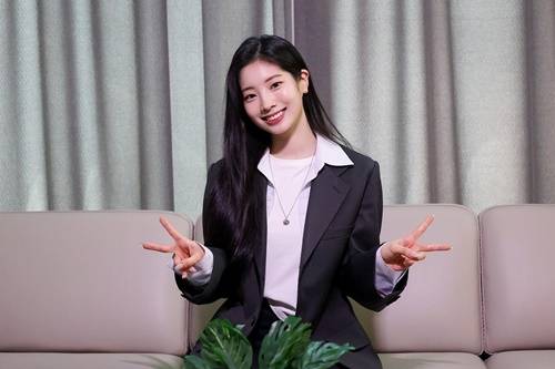 독서캠페인에 힘을 보탠 트와이스 다현. 제공|JYP엔터테인먼트