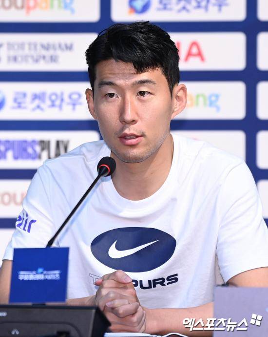 영국 매체 스탠다드가 28일(한국시간) 토트넘이 현재 선수단에서 가장 긴 시간 뛰고 있는 벤 데이비스의 1년 계약 연장 옵션을 발동하려 한다고 보도했다. 이와 함께 손흥민이 토트넘이 제시한 재계약 제안에 사인하지 않아 1년 연장을 준비한다고 덧붙였다. 엑스포츠뉴스DB