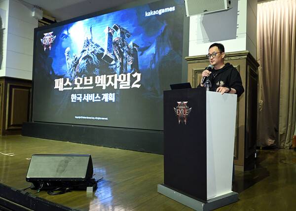 - 한국 서비스 계획에 대해 브리핑 중인 김상구 본부장