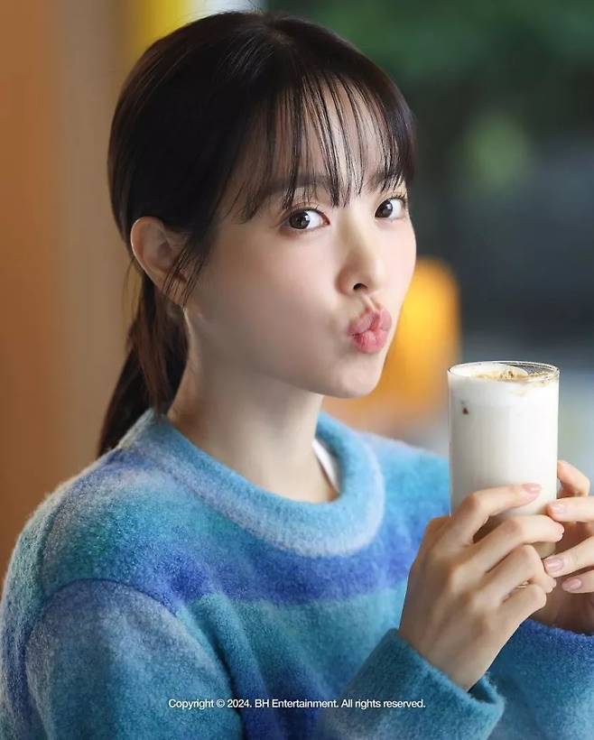 thumb%EF%BC%8D378a0%EF%BC%8D674e6aec26d3f%EF%BC%8De8a1a7c0712e095296c29a8e673858331d67dc58%EF%BC%BF835x1041.jpg 박보영 맥심 화보 비하인드 컷