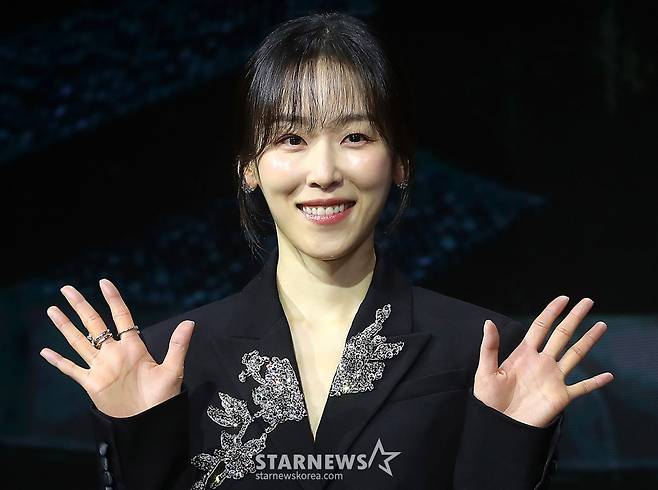 배우 서현진이 26일 오전 서울 강남구 역삼동 라움아트센터에서 진행된 넷플릭스 시리즈 '트렁크' 제작발표회에 참석해 포즈를 취하고 있다. '트렁크'는 호숫가에 떠오른 트렁크로 인해 밝혀지기 시작한 비밀스러운 결혼 서비스와 그 안에 놓인 두 남녀의 이상한 결혼 이야기를 그린 미스터리 멜로다. 오는 29일 공개. 2024.11.26 /사진=김창현 chmt@