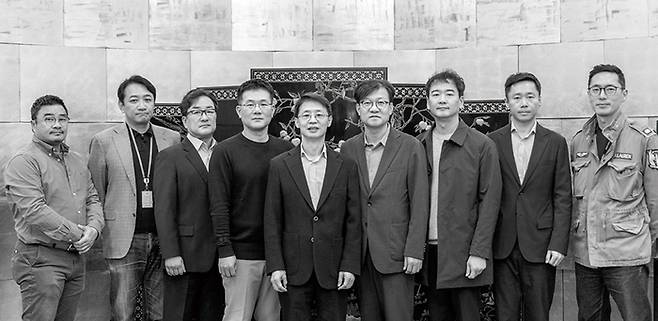 (순서대로)조효성 매일경제신문 문화스포츠부 차장, 김기정 <매경GOLF> 편집장, 이승건 메이저월드 본부장, 박희철 AK골프 이사, 강준호 심사위원장 서울대 교수 겸 스포츠산업 연구센터 소장, 장종회 매일경제 월간국 국장, 이재웅 골프존커머스 실장, 최원익 신세계백화점 패션담당 스포츠팀 팀장, 정태호 롯데백화점 골프팀 팀장