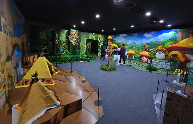 '메이플 콘 2024' 어드벤처 로드 전시.