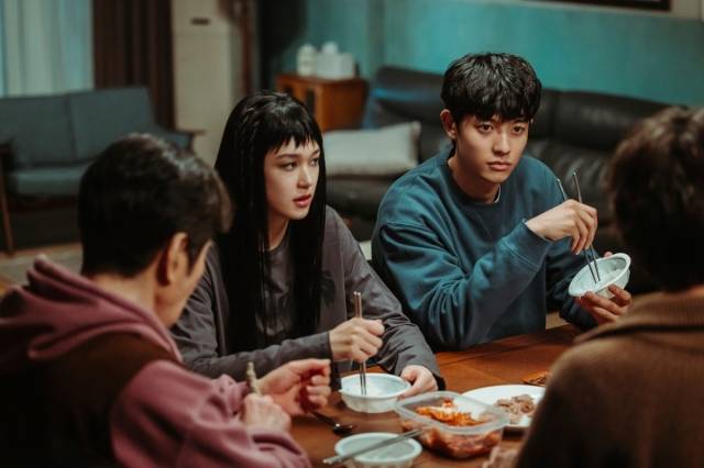 '가족계획' 스틸컷. 쿠팡플레이 제공