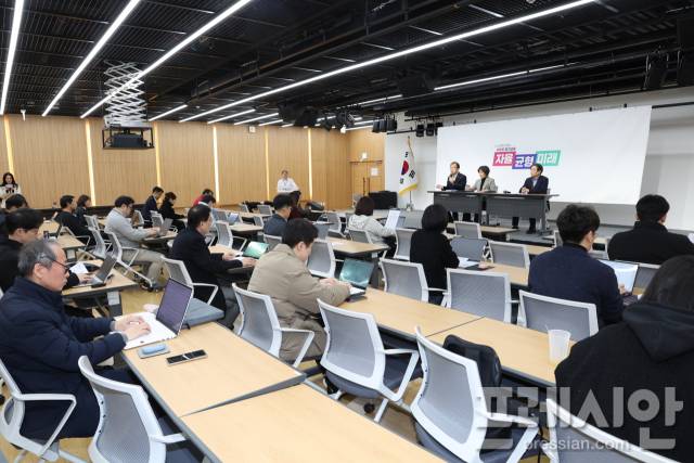 ▲11일 오전 경기도교육청 남부청사에서 출입기자단을 대상으로 ‘경기형 과학고 신규 지정 1단계 예비지정’ 심사 결과가 발표되고 있다. ⓒ경기도교육청