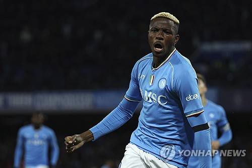 토트넘 홋스퍼 소식을 주로 전하는 영국 매체 스퍼스웹은 9일(한국시간) 토트넘 홋스퍼 주장 손흥민이 현재 임금을 그대로 유지하면서 1년 연장이 더해진 2년 연장 계약을 체결할 것으로 보인다고 보도했다. 매체에 따르면 최근 손흥민은 계약 만료가 임박해 튀르키예 명문 갈라타사라이 등과 이적설이 났지만 에이전트가 이를 부인했다. 연합뉴스