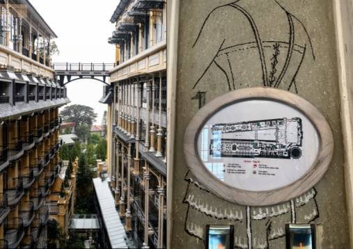 (왼쪽) 통로를 통해 각 건물을 오갈 수 있다. (오른쪽) 호텔을 위에서 내려다 본 모습. 비상 시를 위한 것이지만 구조를 파악하기 좋다. ⓒ Eunyoung Kang